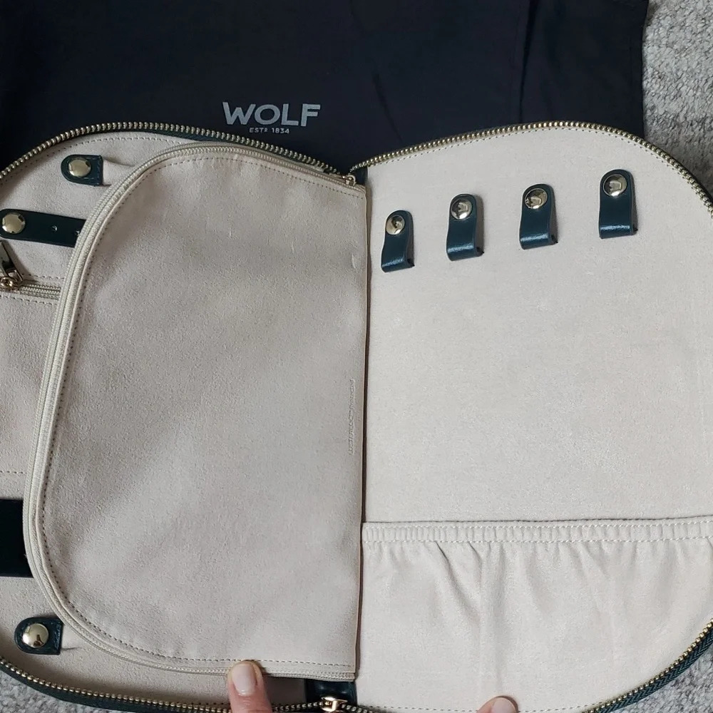 Brand new Wolf emerald green velvet jewelry organizer! Handheld mirror included! - Picture 4 of 10